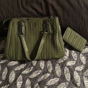 Vera Wang handbag and wallet combo! New without tags.